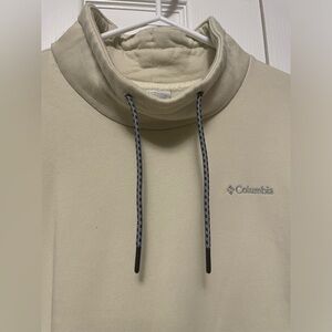Columbia sweatshirts brown and beige color.